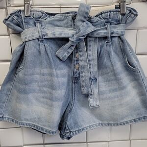 NWT AMERICAN EAGLE Mom Short High Waist Belted Light Wash Denim Shorts Button Fl